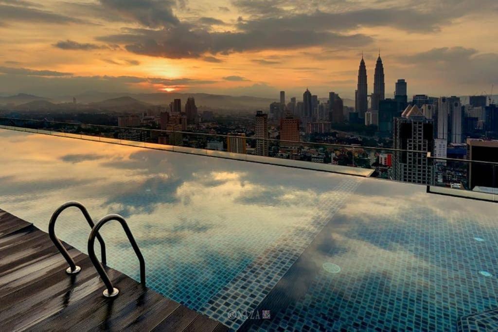 Klcc Regalia Infinity Pool Apartemen