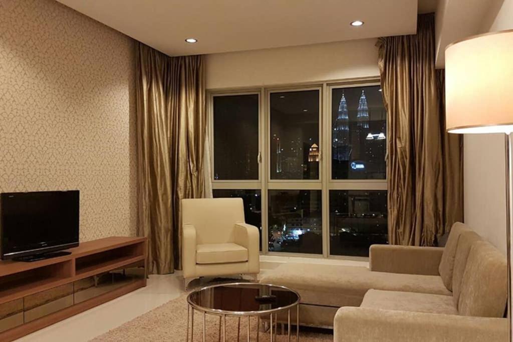 Klcc Regalia Infinity Pool Apartemen