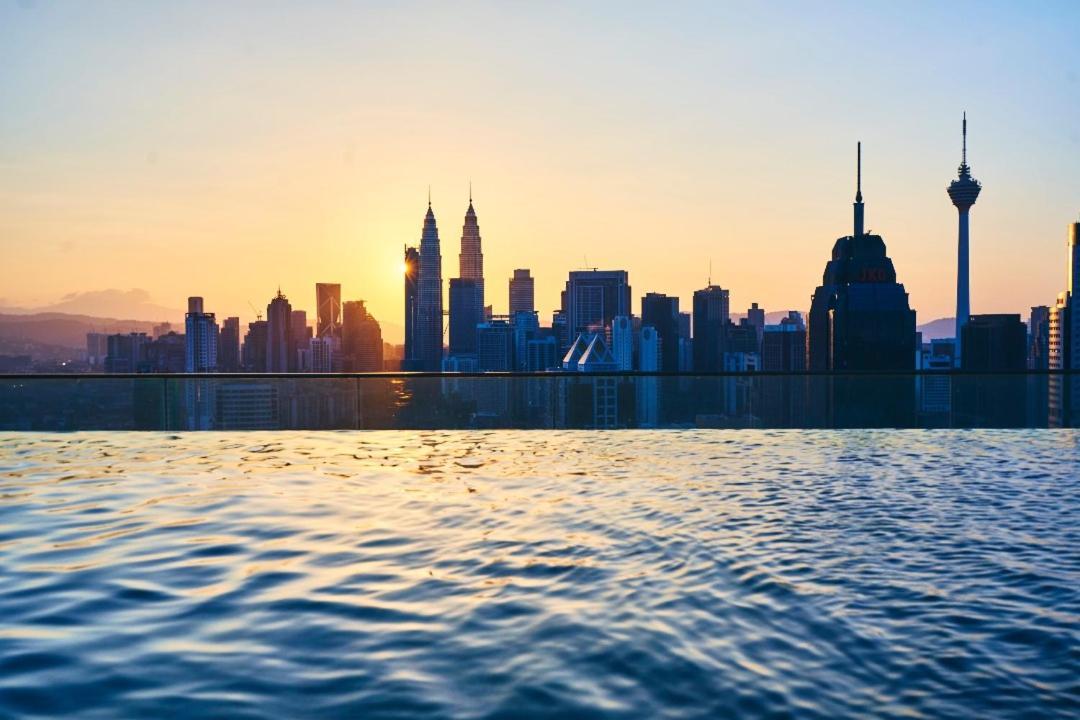 Klcc Regalia Infinity Pool Apartemen Kuala Lumpur